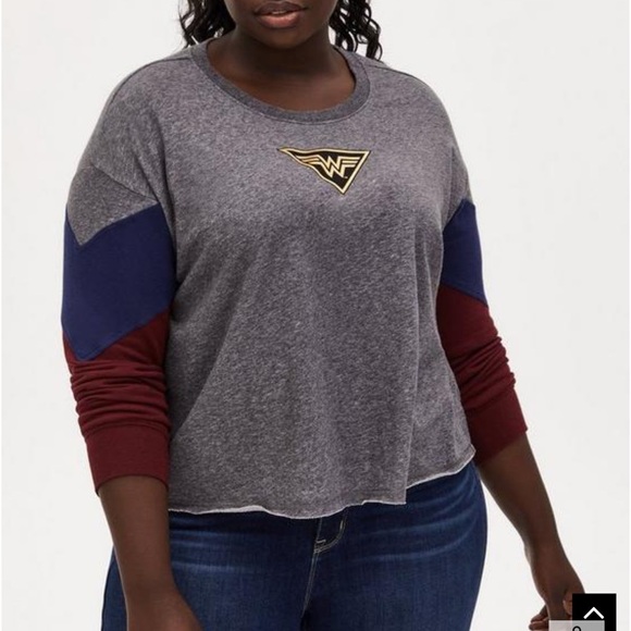 Torrid x Wonder Woman 84 Logo Grey Colorblock Sleeve Crop Sweatshirt 5 Gold Blue - Picture 1 of 12